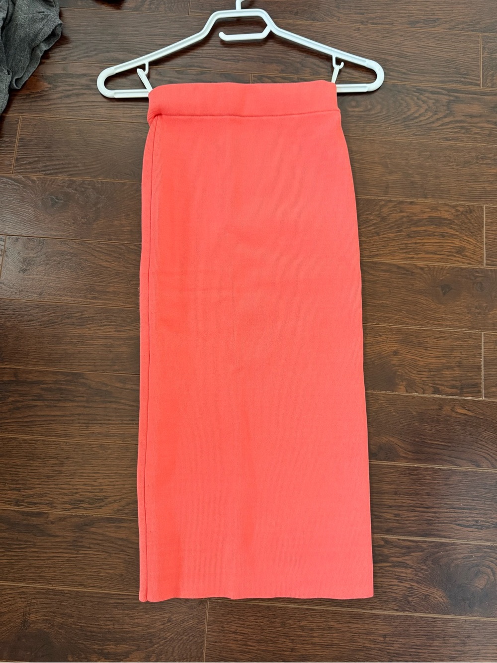 Aritzia - Babaton Coral Pencil Skirt